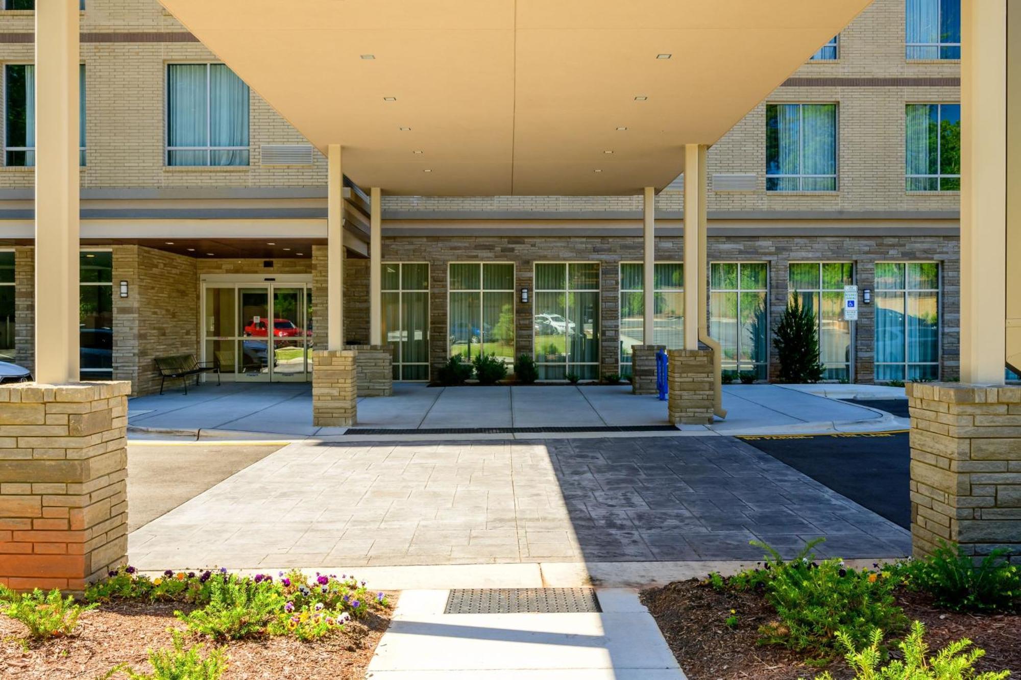 Courtyard By Marriott Raleigh Cary Crossroads Hotel Ngoại thất bức ảnh