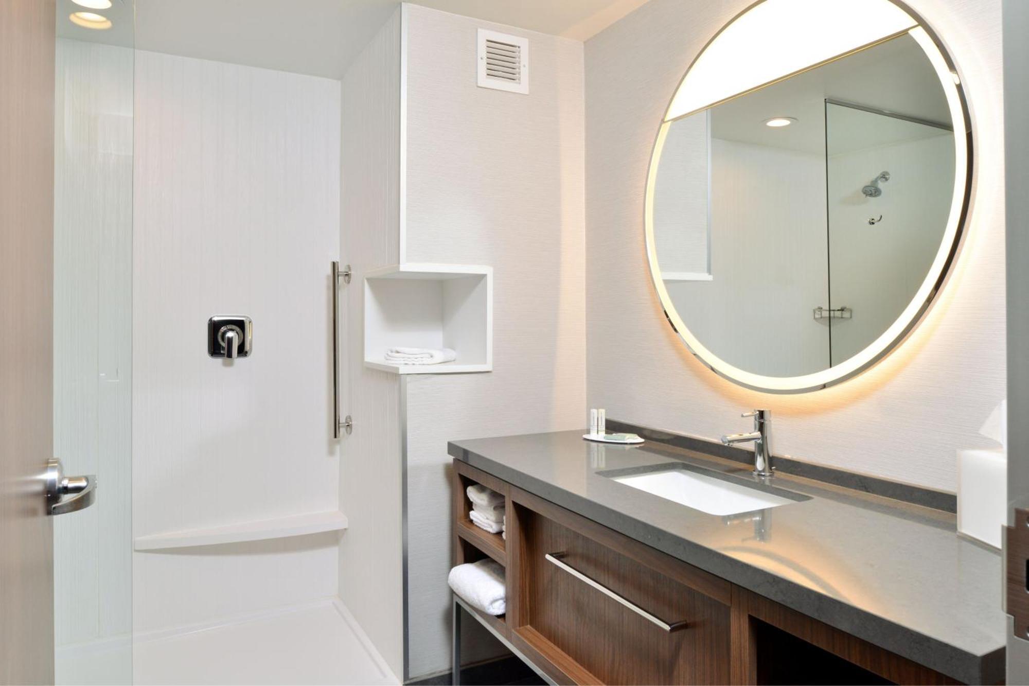 Courtyard By Marriott Raleigh Cary Crossroads Hotel Ngoại thất bức ảnh