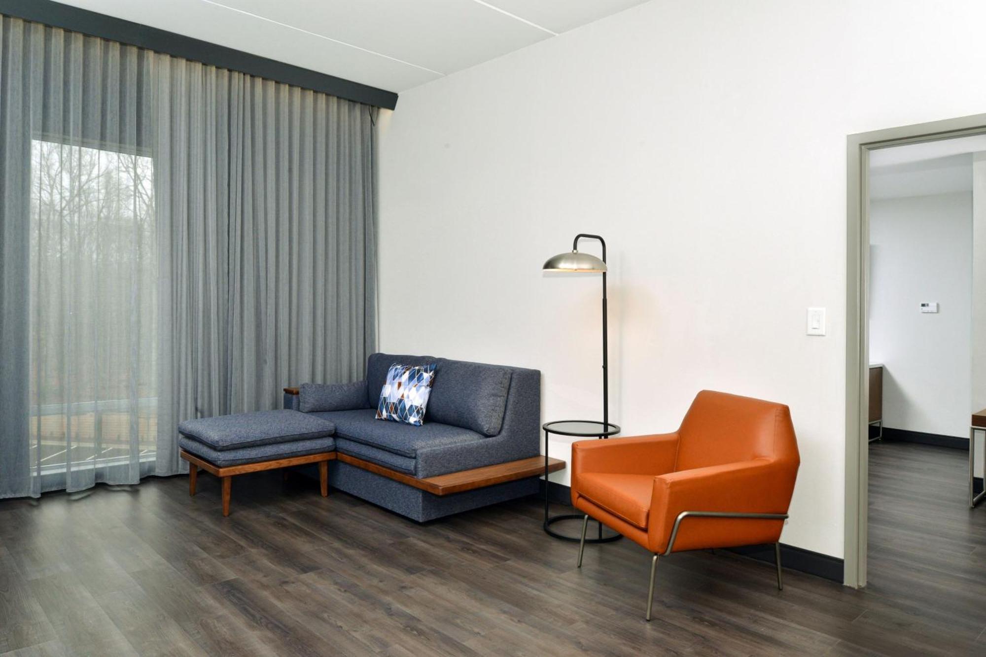 Courtyard By Marriott Raleigh Cary Crossroads Hotel Ngoại thất bức ảnh
