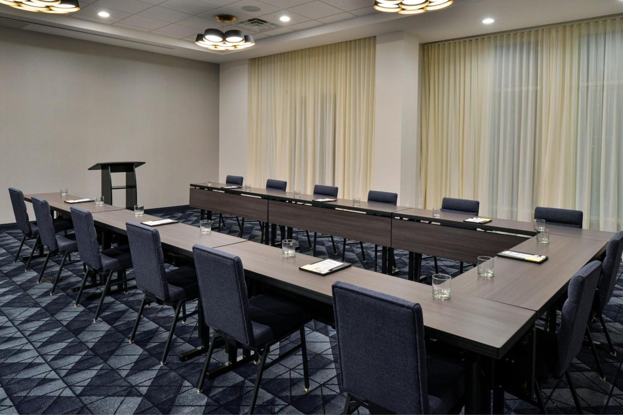 Courtyard By Marriott Raleigh Cary Crossroads Hotel Ngoại thất bức ảnh