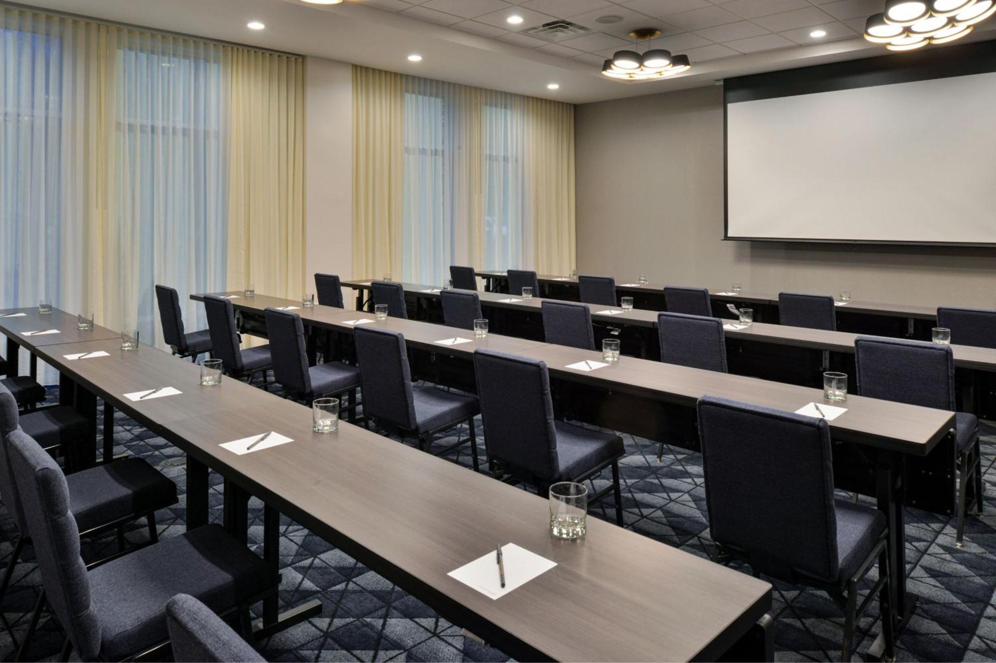 Courtyard By Marriott Raleigh Cary Crossroads Hotel Ngoại thất bức ảnh