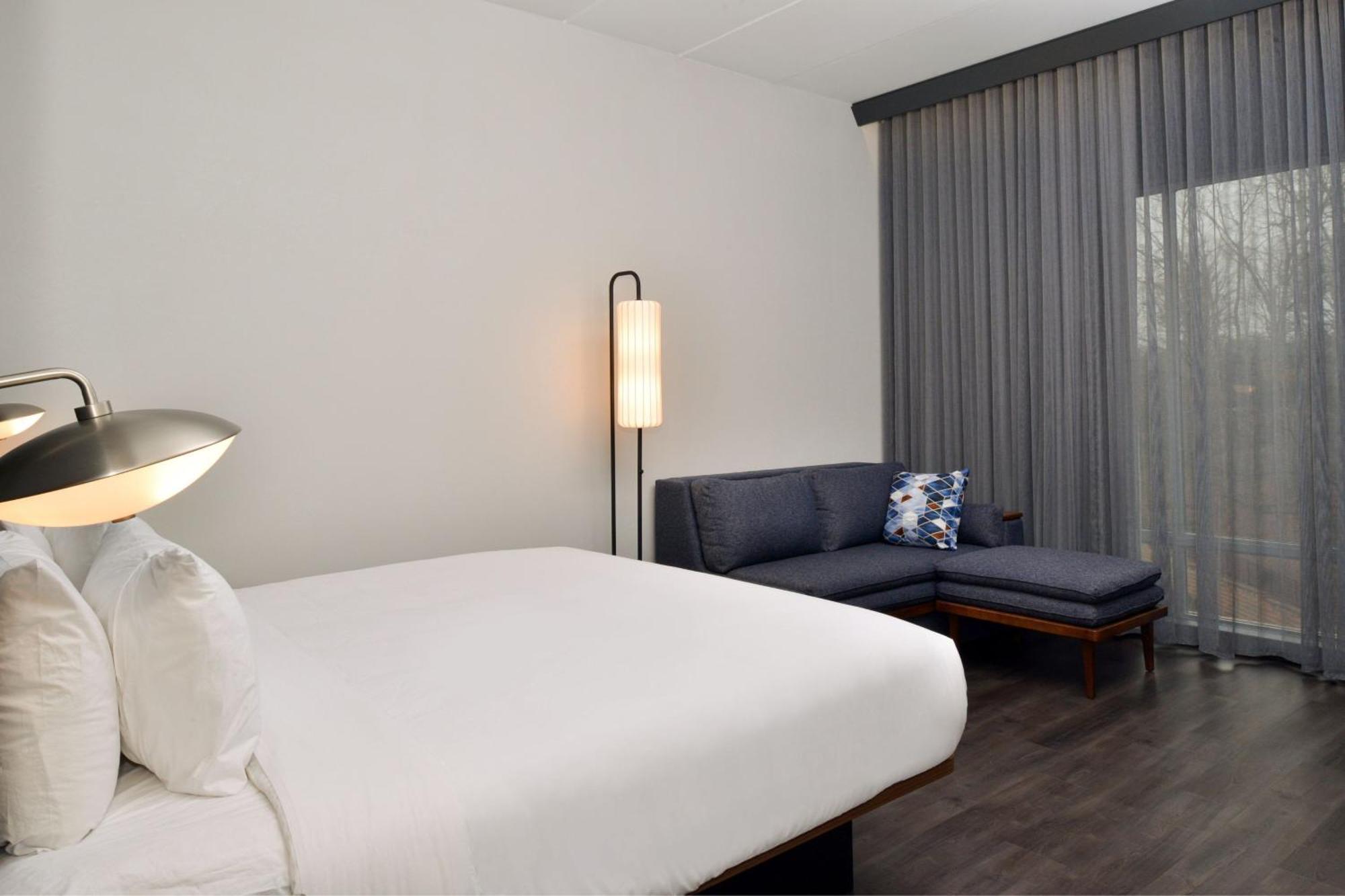 Courtyard By Marriott Raleigh Cary Crossroads Hotel Ngoại thất bức ảnh