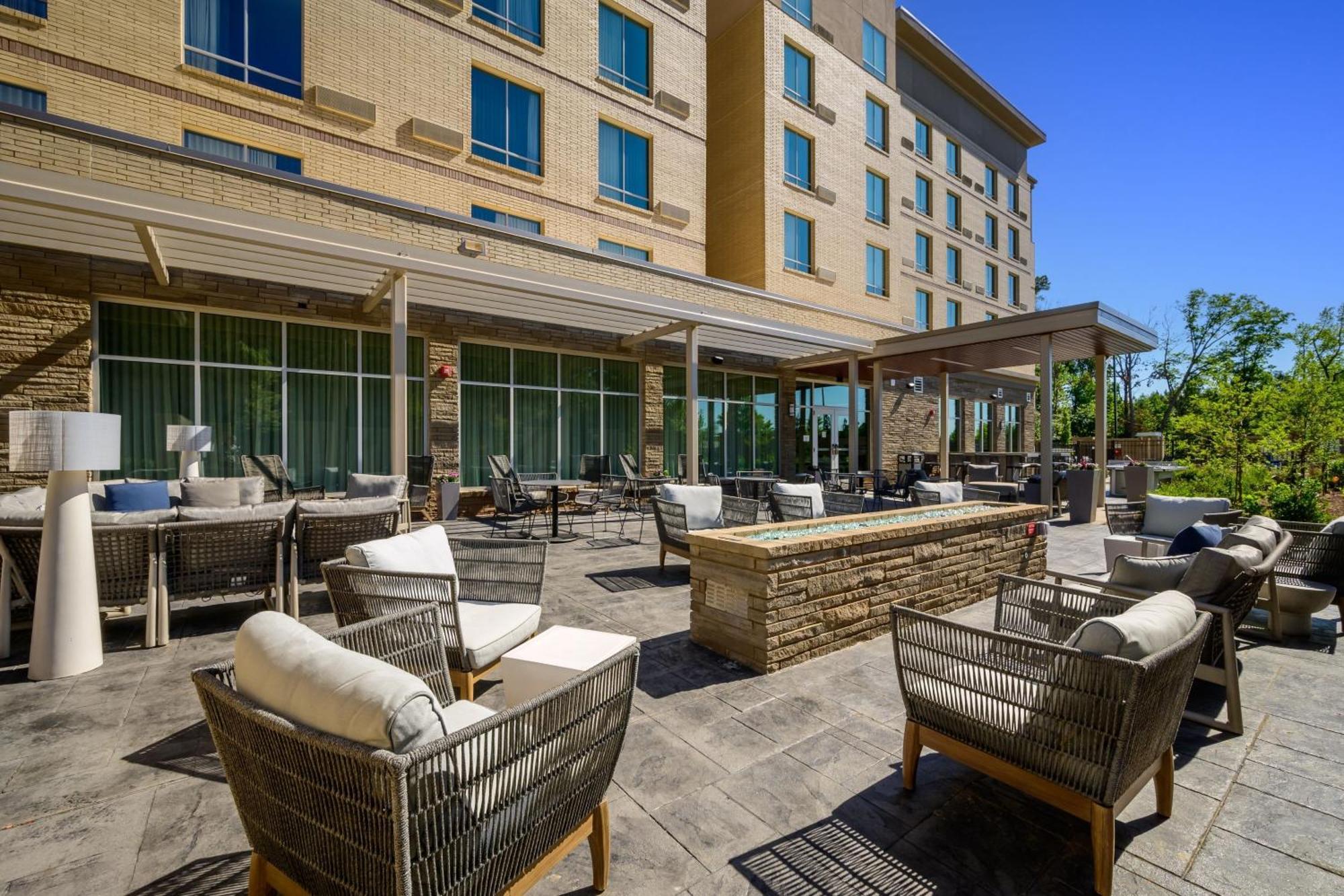Courtyard By Marriott Raleigh Cary Crossroads Hotel Ngoại thất bức ảnh